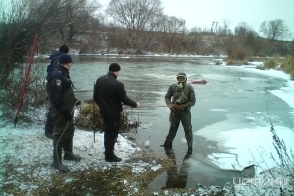 Машина упала в реку: три человека погибли Машина упала в реку: три человека погибли