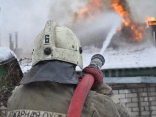 Сегодня утром в деревне Сабурово загорелся нежилой дом