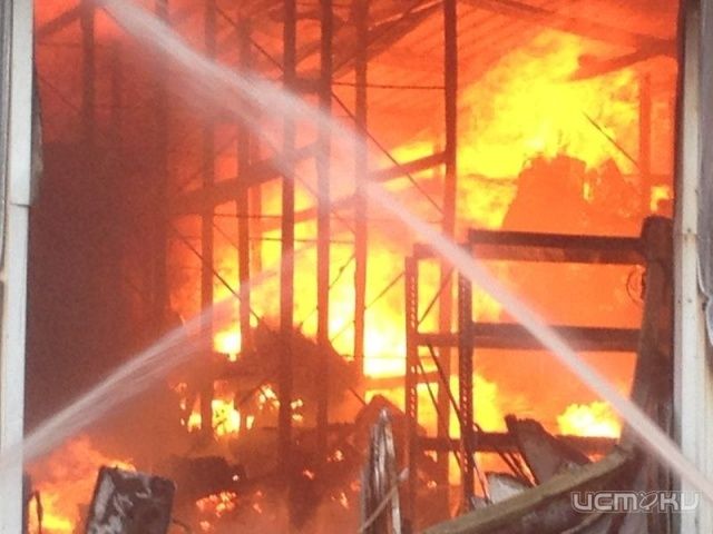 Сегодняшнее утро началось с двух серьезных пожаров Сегодняшнее утро началось с двух серьезных пожаров