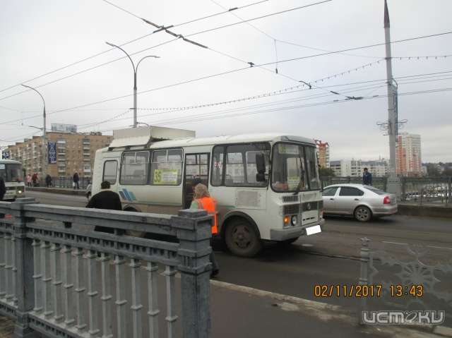 В Орле мужчина на Красном мосту прыгнул под автобус В Орле мужчина на Красном мосту прыгнул под автобус