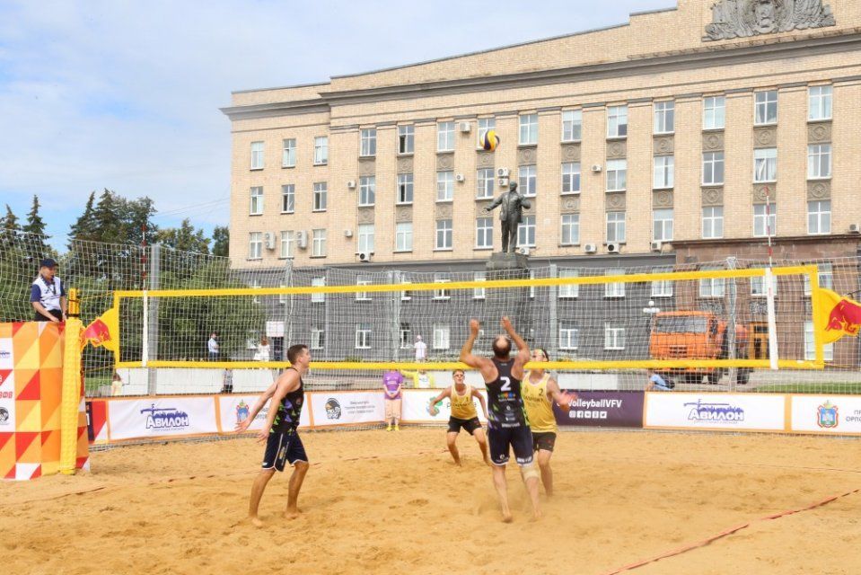 В Орле стартовал третий этап чемпионата России по пляжному волейболу 