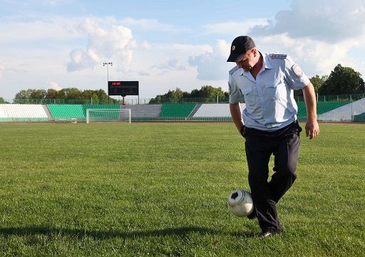 Орловские полицейские поддержали сборную России по футболу