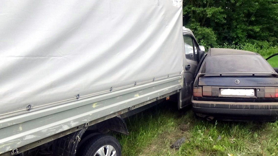 На трассе «Орел-Брянск» столкнулись иномарка и грузовик