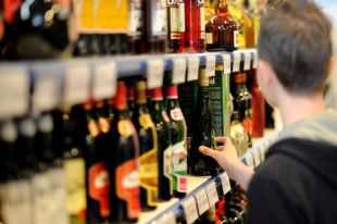 Полиция ищет орловских продавцов, отпускающих алкоголь детям