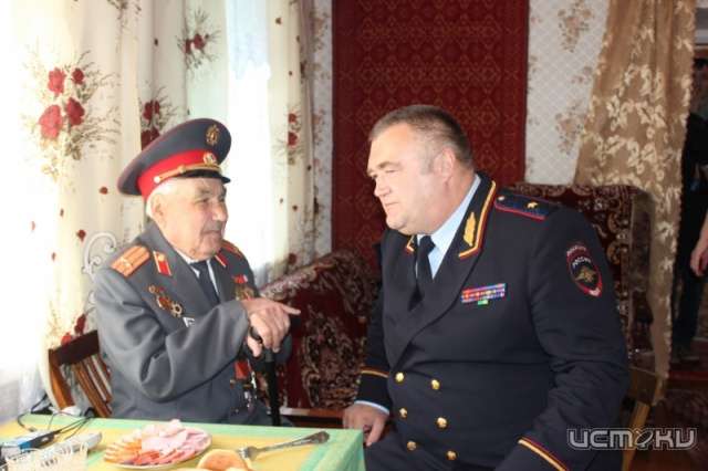 Орловские полицейские поздравили 89-летнего участника Советско-Японской войны Орловские полицейские поздравили 89-летнего участника Советско-Японской войны