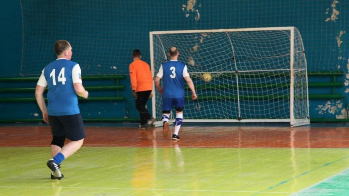 Орловские полицейские посоревновались в мини-футболе