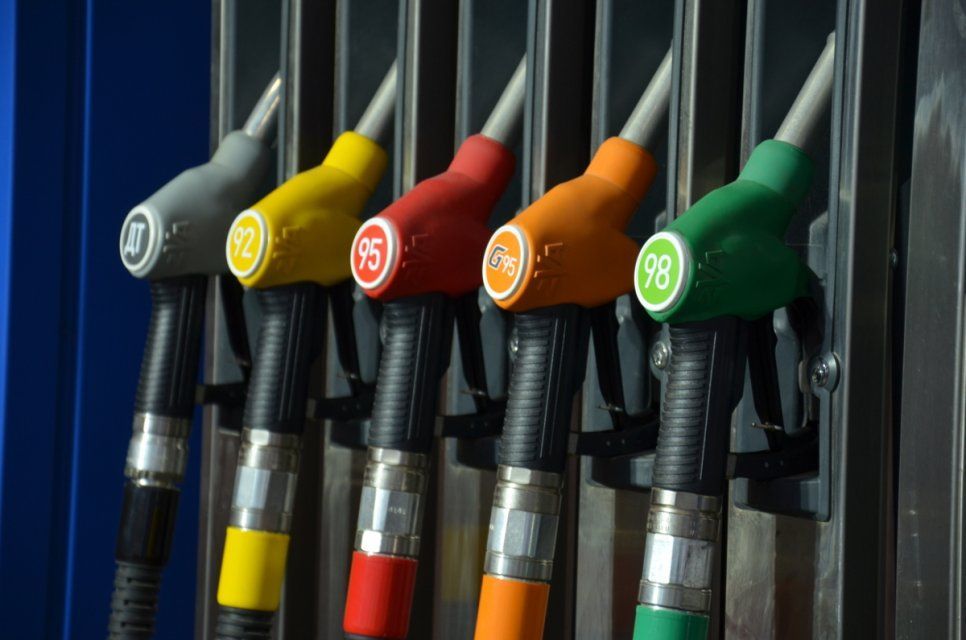На всех орловских заправках выросли цены на бензин