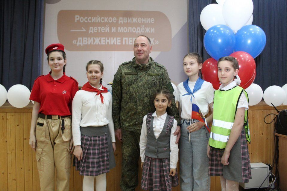 Участник СВО, депутат горсовета Владимир Строев встретился с орловскими школьниками
