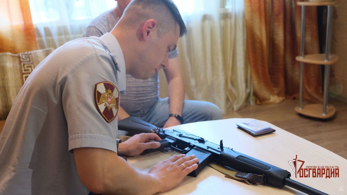 Орловские Росгвардейцы проверяют живущих рядом со школами владельцев оружия
