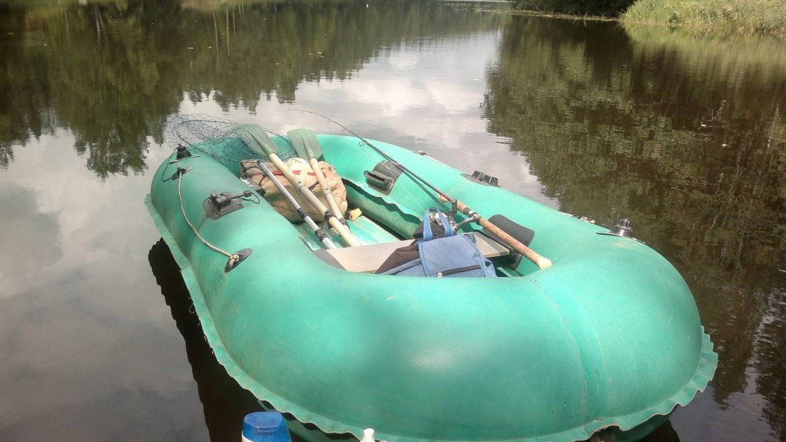В Ливнах мужчина украл надувную лодку и продал ее