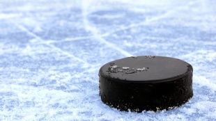 «Ледовая арена» вышла в полуфинал Кубка области по хоккею