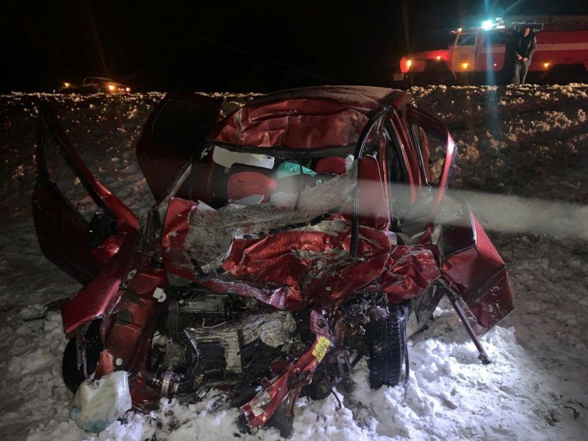 В страшной аварии под Орлом погибла женщина-водитель и четверо детей попали в больницу