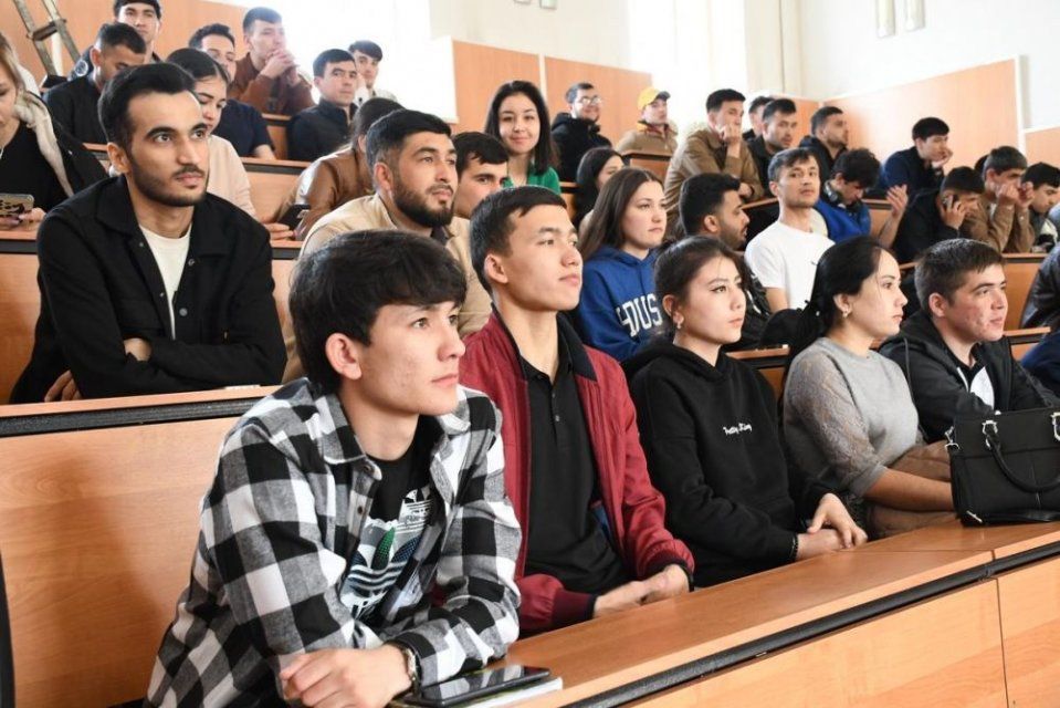 Иностранных студентов на Орловщине познакомили с российскими традиционными ценностями и общепринятыми правилами