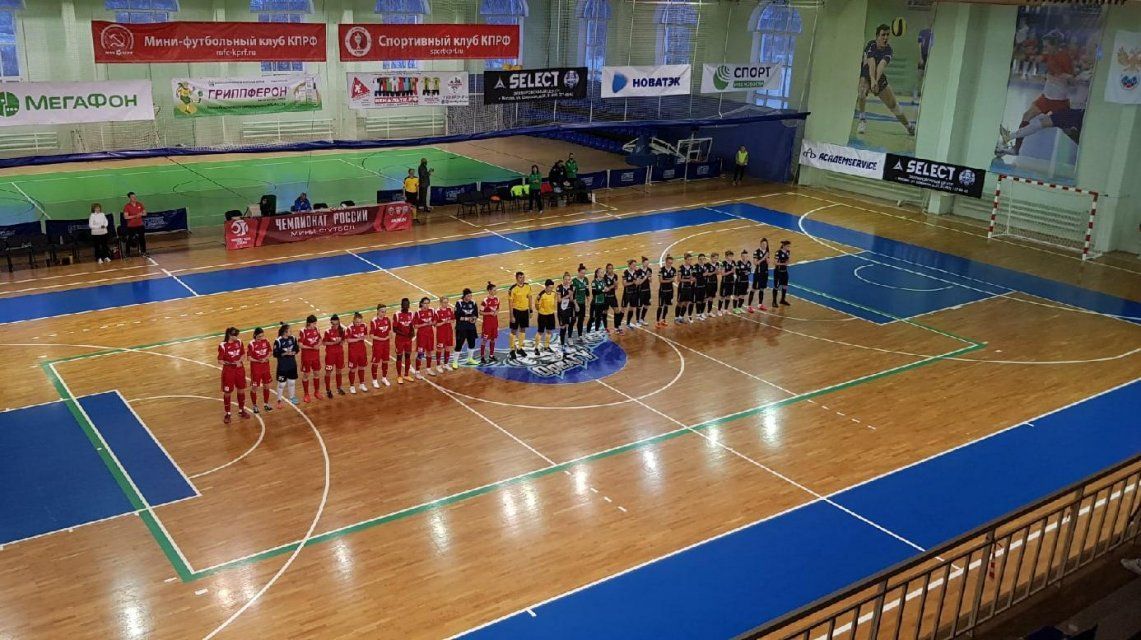 Женская мини-футбольная команда ОрелГУ-КПРФ на своем поле принимает заключительный тур высшей лиги. 