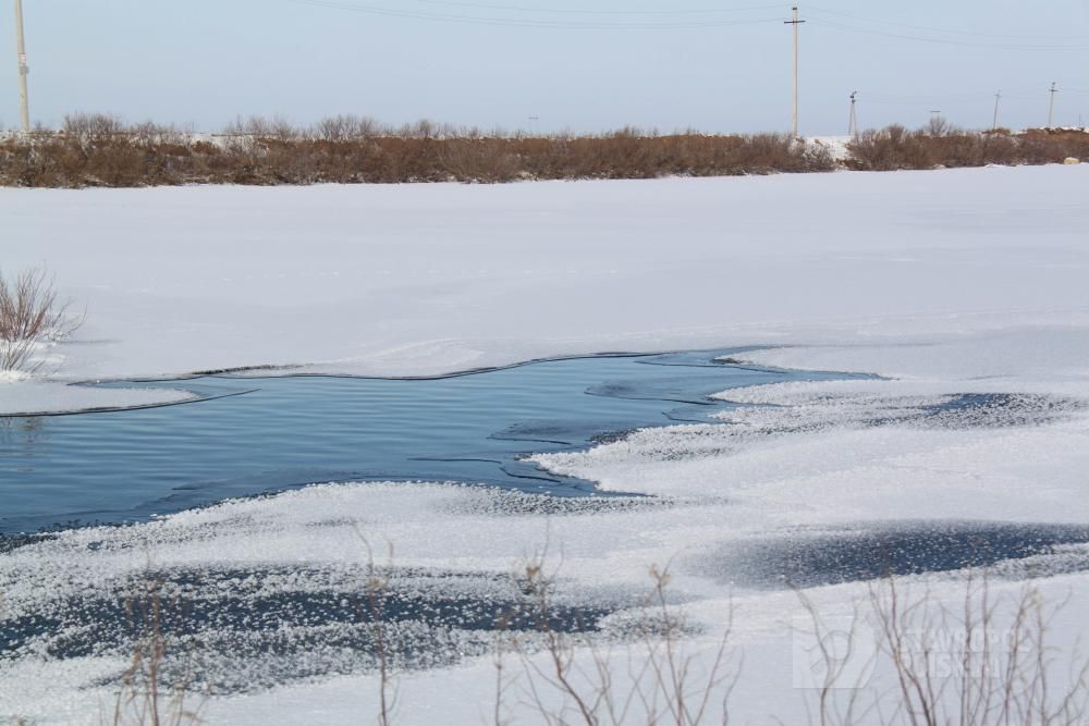 На Орловщине из-подо льда достали тело мужчины