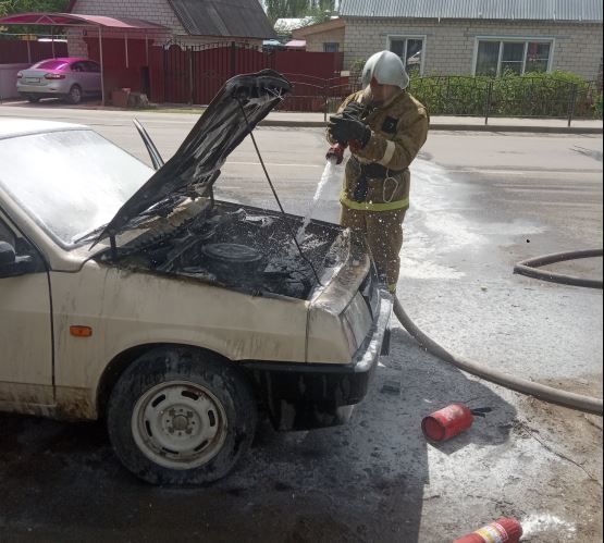 Из-за неисправной электропроводки в Ливнах горел «ВАЗ»