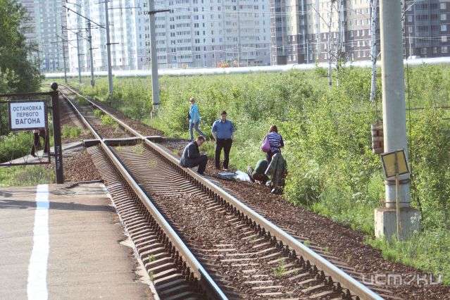В Мценском районе молодого парня сбил поезд "Ласточка" В Мценском районе молодого парня сбил поезд "Ласточка"