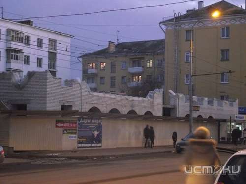 Областной суд обязал снести часть торгового центра на «Чайке» Областной суд обязал снести часть торгового центра на «Чайке»