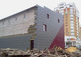 Областные власти пытаются продать недостроенную стоянку Областные власти пытаются продать недостроенную стоянку
