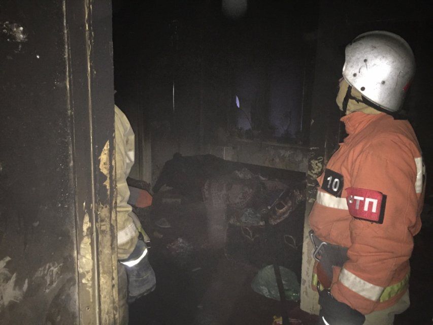 Из-за сильного задымления во Мценске эвакуировали 14 жильцов пятиэтажки