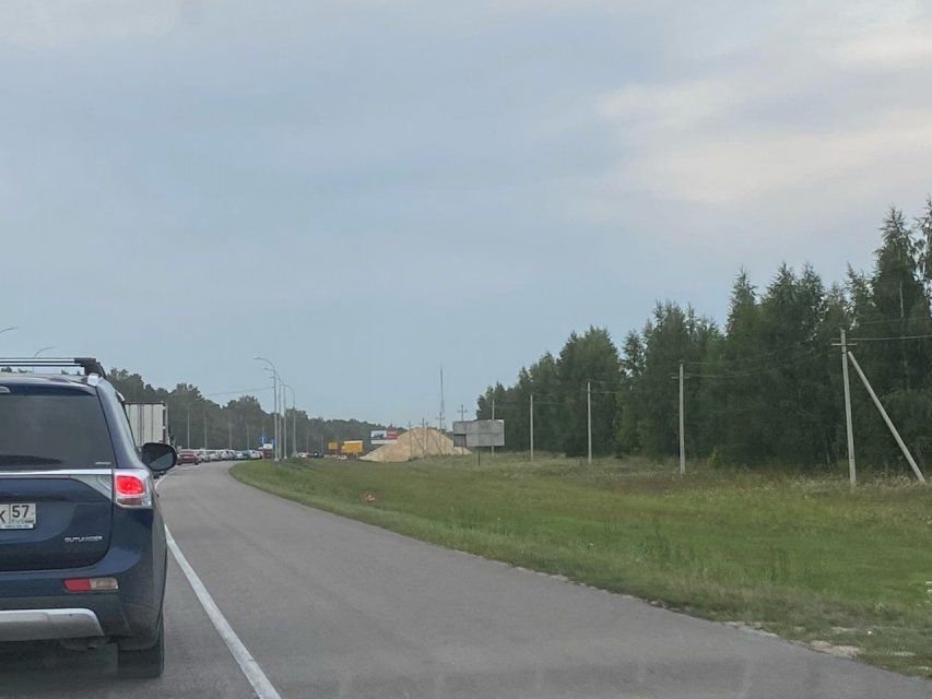 Орловские автомобилисты вынуждены стоять в огромной пробке из-за светофора