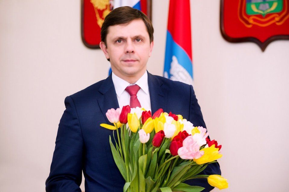 Губернатор Клычков поздравил жительниц Орла с 8 Марта