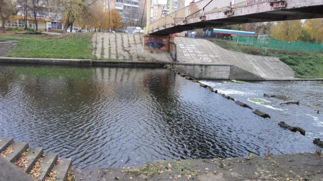 В реке, в районе детского парка обнаружен труп мужчины В реке, в районе детского парка обнаружен труп мужчины
