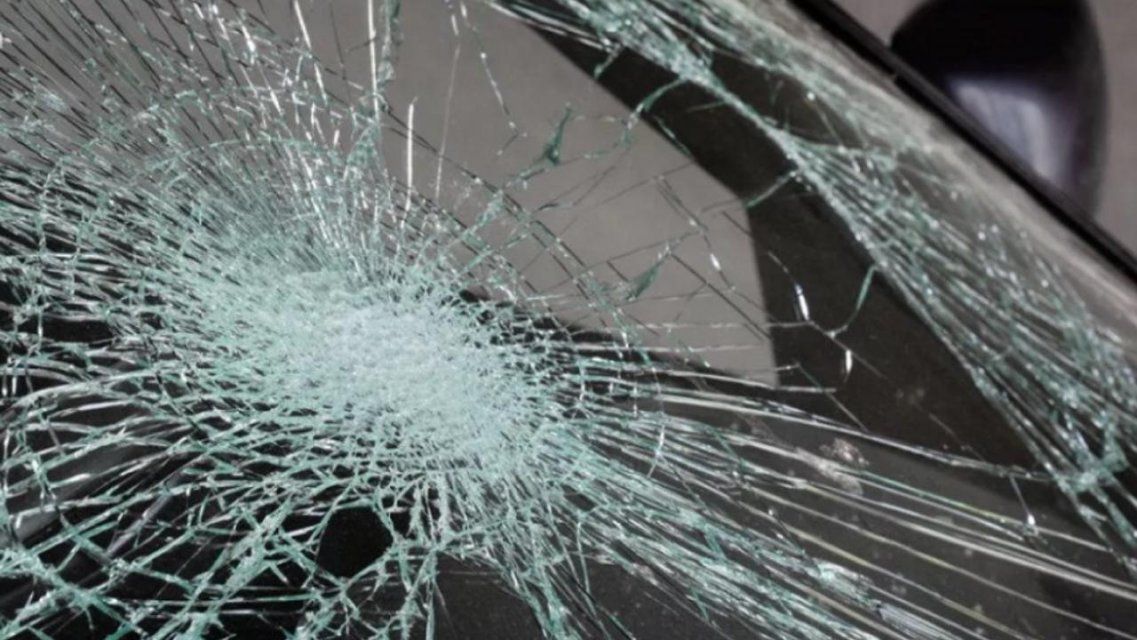 Пьяный орловчанин напал на возлюбленную, разбив стекло в ее машине