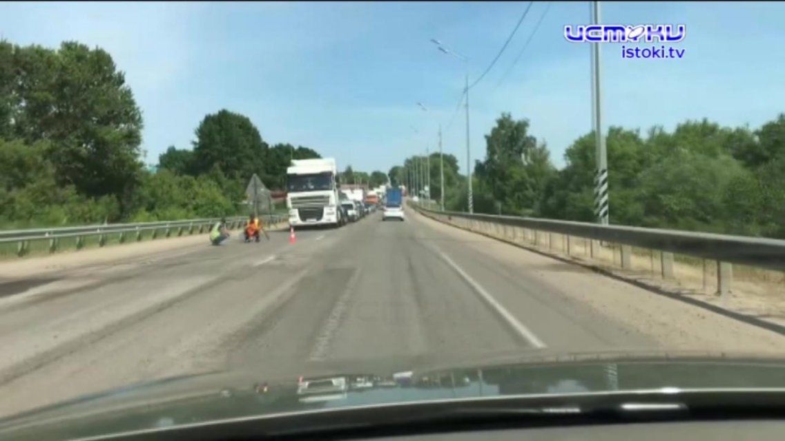 Видео: на въезде в Орел растянулась длинная пробка из-за ремонта дороги