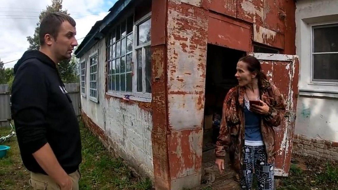 Орловчанка воспитывает двоих детей в старом доме без водопровода