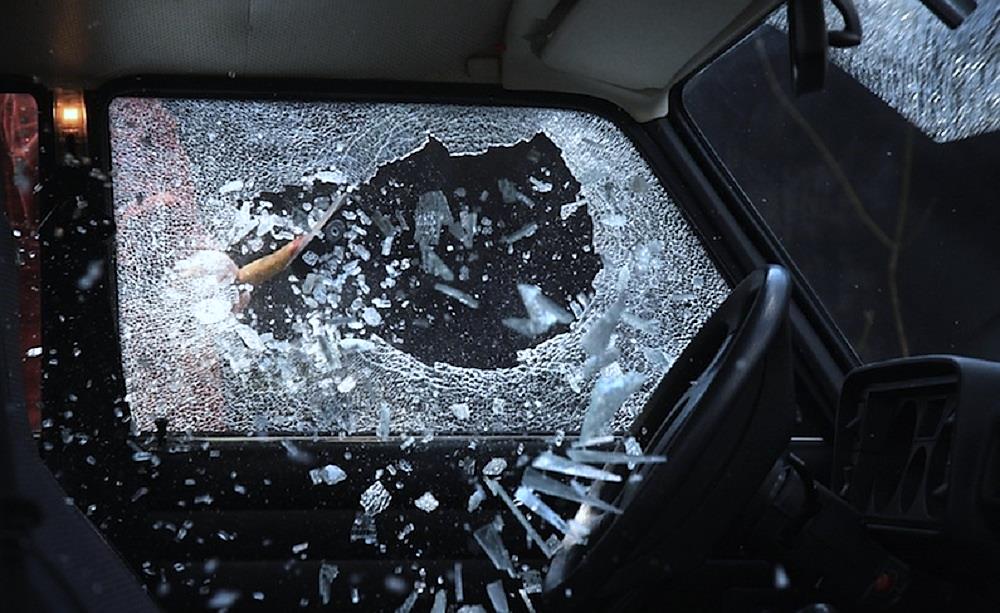 В Орле неизвестные хулиганы бьют окна в автомобилях