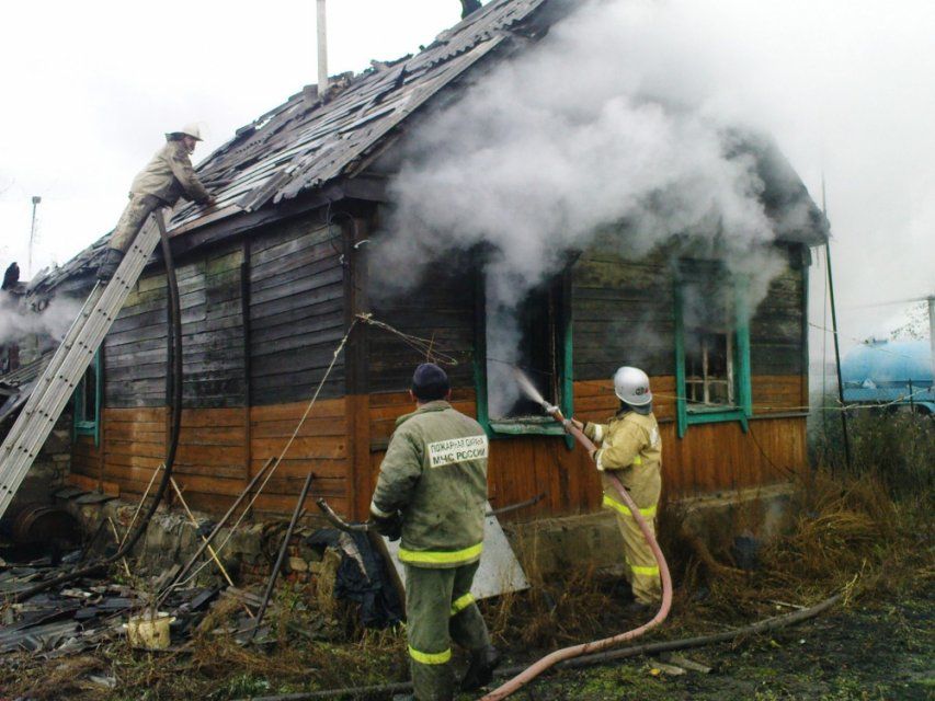 Возгорание сухой травы стало причиной пожара на ул. Дмитрия Блынского в Орле
