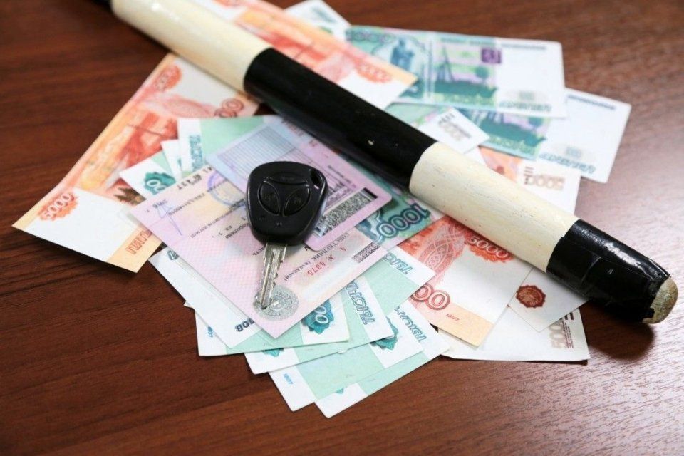 В Орловской области экс-сотрудник полиции заплатит почти 2,5 млн рублей за получение взятки