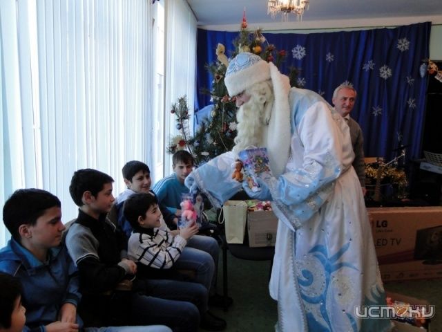 Вчера стартовала всероссийская акция «Полицейский Дед Мороз» Вчера стартовала всероссийская акция «Полицейский Дед Мороз»
