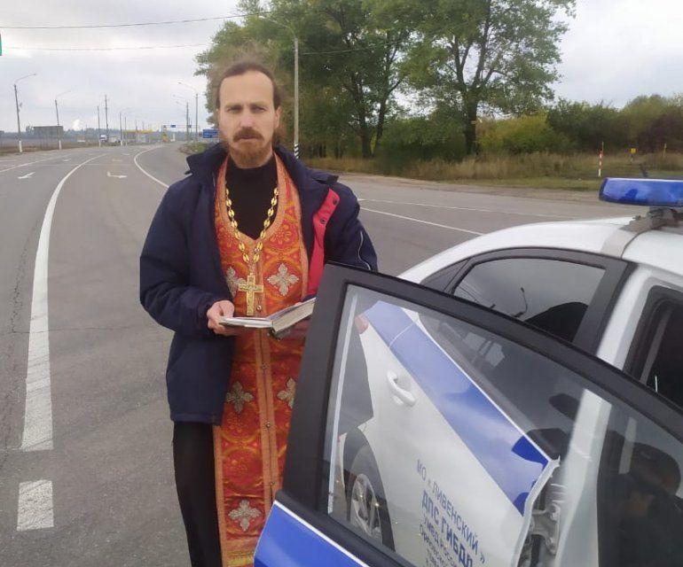 Священник освятил аварийные участки федеральной трассы «Орёл-Тамбов»