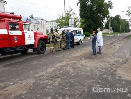 В Хотынце прошли учения в районной больнице В Хотынце прошли учения в районной больнице
