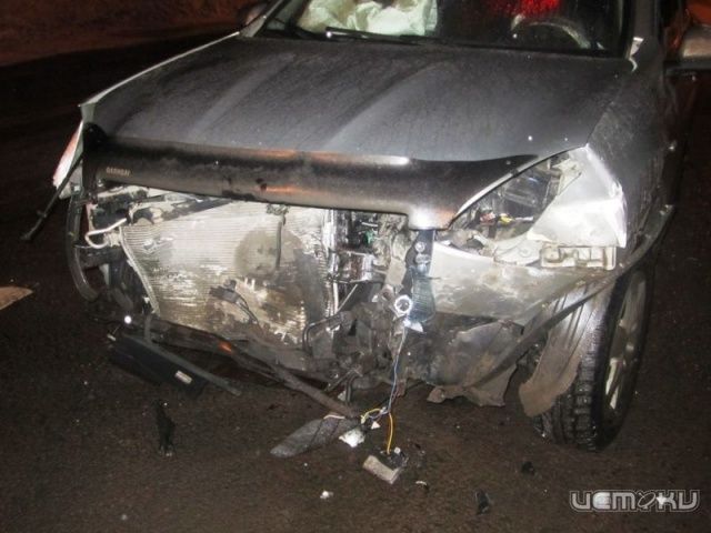 На Васильевской иномарка въехала в жилой дом На Васильевской иномарка въехала в жилой дом
