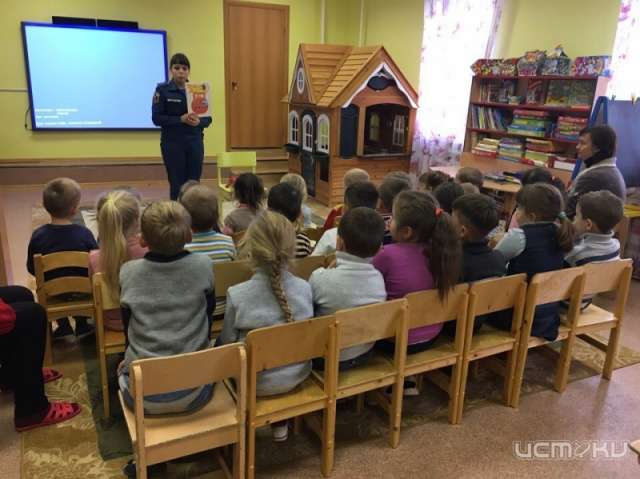 Орловские спасатели провели обучающее занятие с детьми Орловские спасатели провели обучающее занятие с детьми