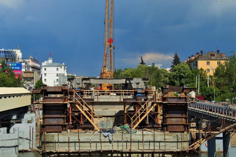 В Орле продолжается реконструкция Красного моста