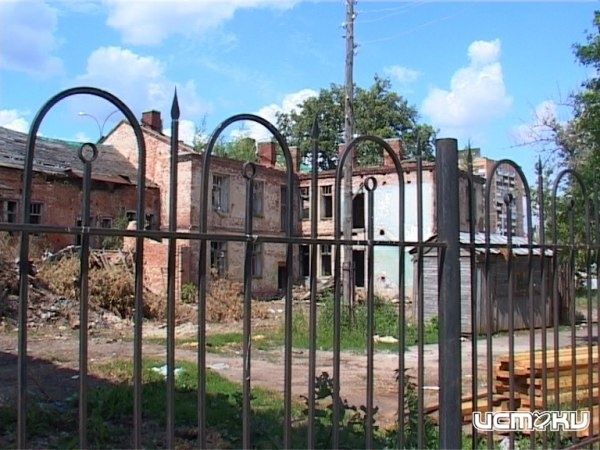 Дом на Гостиной, 1 теперь официально является «ансамблем домов» Дом на Гостиной, 1 теперь официально является «ансамблем домов»