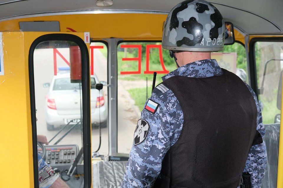 В Орловской области под охраной силовиков находятся больше 50 школьных автобусов