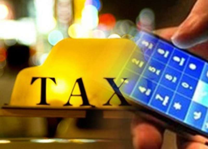 В Орле пассажирка стащила телефон у таксиста