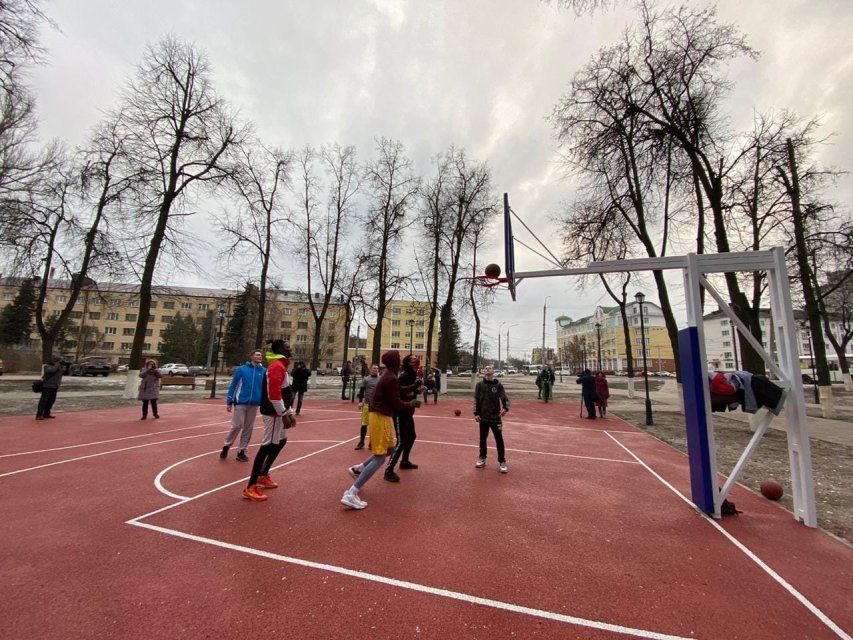 В Орле школьник испражнился на новую спортивную площадку в сквере Комсомольцев
