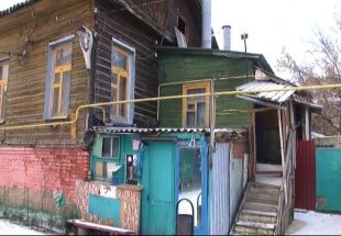 Дом на ул. Гагарина в Орле разваливается на глазах, но ремонтировать его некому
