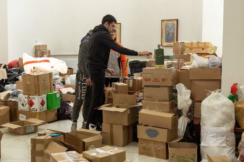 Орловская епархия отправит гуманитарный груз российским военным. Большую посылку собирали всем миром