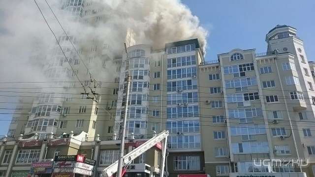 В Советском районе Орла горит элитный дом В Советском районе Орла горит элитный дом