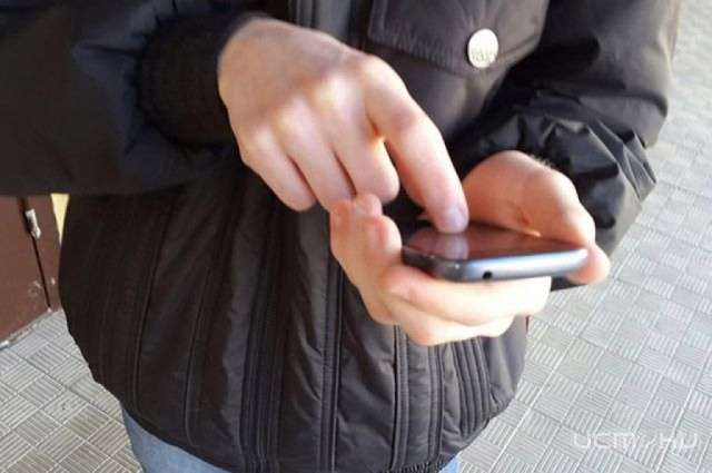В Орле задержали мужчину, укравшего у приятеля мобильный телефон В Орле задержали мужчину, укравшего у приятеля мобильный телефон
