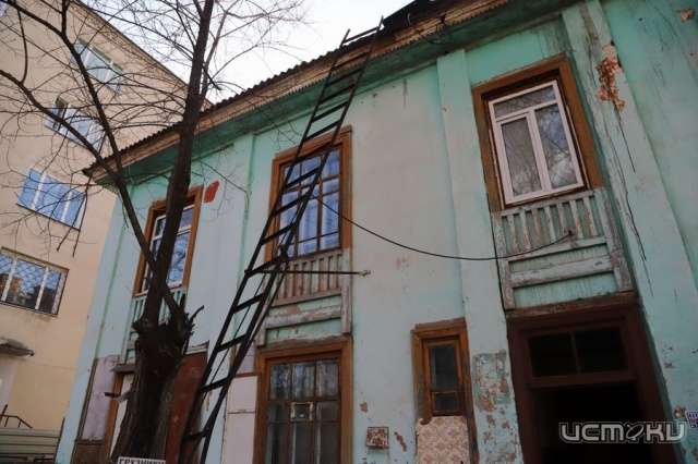 В Орле после обрушения потолка жильцам двухэтажки предложили переселиться В Орле после обрушения потолка жильцам двухэтажки предложили переселиться