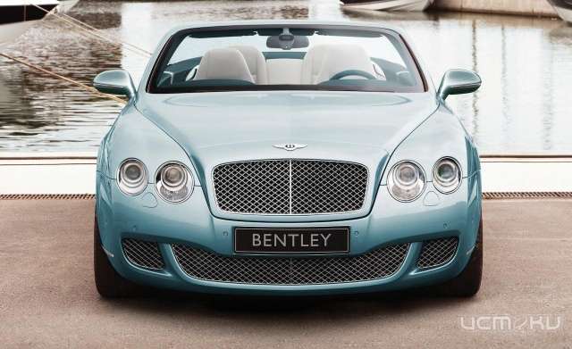В Колпнянском районе Bentley врезался в автобусную остановку В Колпнянском районе Bentley врезался в автобусную остановку