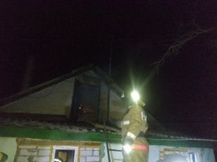 На улице Медведева сгорел жилой дом